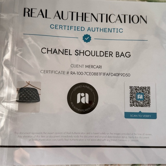 Chanel  SOLD vintage Black Quilted Leather Bag
Gold plated chain and zipper pull - Picture 9 of 12